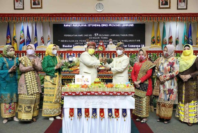 Paripurna Istimewa HUT Lampung ke-57, Gubernur Arinal Kobarkan Semangat Pemulihan Ekonomi Daerah Menuju Rakyat Lampung Berjaya