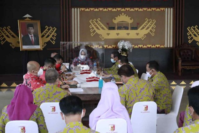 Bupati Hj. Winarti Laksanakan Rapat Evaluasi dengan Kepala Puskesmas se-Kabupaten Tulang Bawang