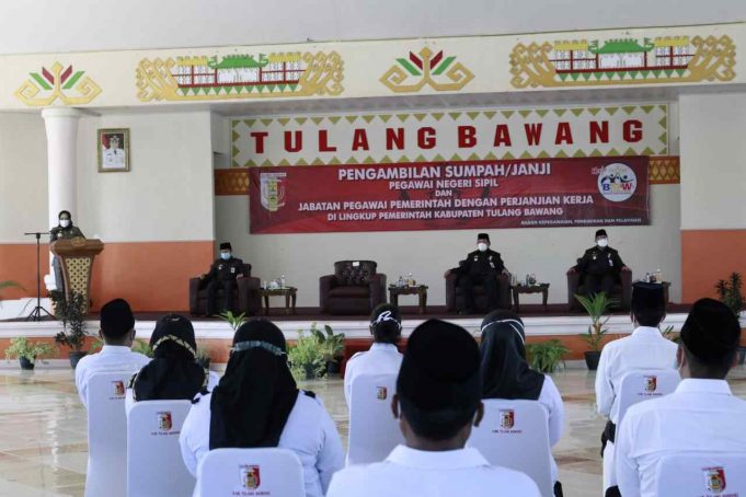 Bupati Winarti Menyerahkan 78 SK P3K dan Pengambilan Sumpah Janji PNS ke 20 ASN