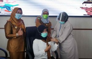 Kajari Lampung Selatan dan Puluhan Pegawainya Jalani Vaksinasi Covid-19 Dosis Kedua