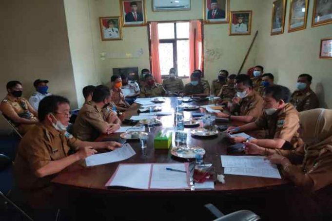 Persiapan HUT ke-8, Pemkab Pesibar Gelar Rapat