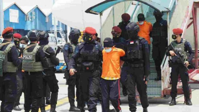 22 Terduga Teroris Hasil Operasi di Jatim Digelandang ke Jakarta