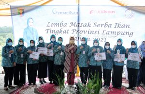Ibu Riana Sari Arinal Buka Lomba Masak Serba Ikan Tingkat Provinsi Lampung di PKK Agro Park Sabah Balau