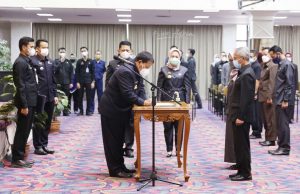Gubernur Arinal Lantik Elvira Umihani sebagai Kadisperindag Bersama 67 Pejabat Fungsional di Lingkungan Pemerintah Provinsi Lampung