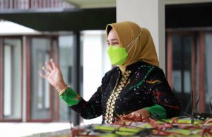 Selama Bulan Ramadhan, Ketua LKKS Ibu Riana Sari Arinal akan Bagikan Ribuan Nasi Kotak