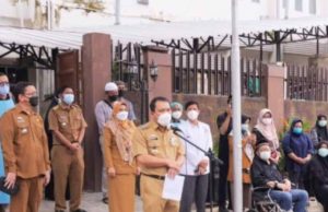 Walikota Metro Beri Penghormatan Terakhir Kepada Tenaga Kesehatan , Meninggal Akibat Covid-19