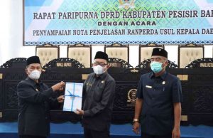 DPRD Kabupaten Pesibar Gelar Rapat Paripurna Penyampain Nota Penjelasn Ranperda Usul Kepala Daerah
