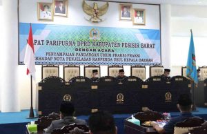 Wabup Pesibar Hadiri Paripurna Pandangan Umum Fraksi Terkait Penjelasan Ranperda 2021