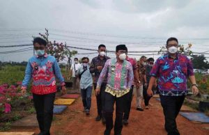 Walikota Metro Wahdi Bersama Kadis Disporapar Tinjau Wisata Taman Bunga Bougenville Resort