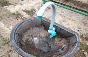 Cepat Tanggap, Disporapar Metro Perbaiki Tempat Cuci Tangan di Lapangan Samber