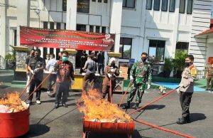 Dandim 0421/LS Ikuti Pemusnahan Barang Bukti Narkotika Psikotrapika dan Senjata Api Rakitan di Kejaksaan Negeri