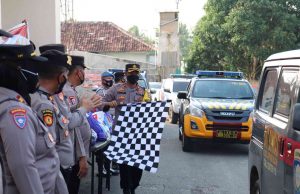 Wakapolres Lamsel, Pimpin Pelepasan Pembagian Sembako Kepada Warga Yang Terdampak Covid-19