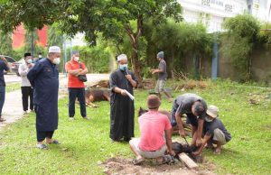 Yayasan Alfian Husin dan IIB Darmajaya Sembelih Tujuh Hewan Qurban di Dua Tempat