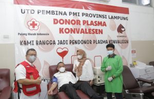 Ketua PMI Pringsewu Dan Istri, Donorkan Plasma Konvalesen