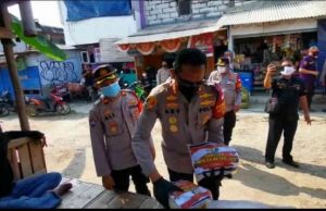 Polres Jakbar Salurkan Puluhan Ton Beras Untuk Warga Terdampak Covid-19