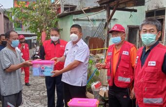 PMI Provinsi Lampung Salurkan Bantuan Bagi Korban Kebakaran di Kelurahan Gotong Royong