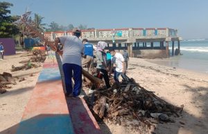 Pemerintah Pesisir Barat Galakkan Bersih Pantai