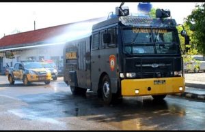 Polres Way Kanan Bersama Tim Gugus Tugas Covid -19 Lakukan Penyemprotan Disinfektan