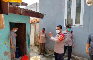 Polsek Kalideres Berikan Bantuan Terhadap Warga Yang sedang Menjalani Isolasi Mandiri