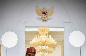 Pimpin Upacara di Istana Merdeka, Presiden Jokowi Kenakan Pakaian Adat Lampung