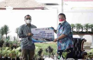 Gubernur Serahkan Bansos Covid dari PT. Pelindo kepada Posko BIN Lampung
