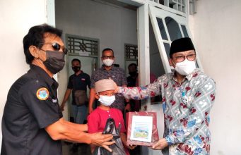 Walkot dr Wahdi Buka Khitanan Massal Bhakti AWPI Kota Metro