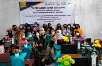 Dosen Prodi Sistem Komputer Darmajaya Mentoring Prakerin di SMAN 1 Denteteladas