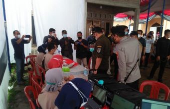 Bupati Kunker Dan Meninjau Vaksin Tahap 2 Dosis Ke 1 Di Dampingi Danramil Padang Cermin