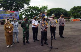 Kasrem 043/Gatam Hadiri Apel Gelar Pasukan Operasi Patuh Krakatau 2021 Polda Lampung
