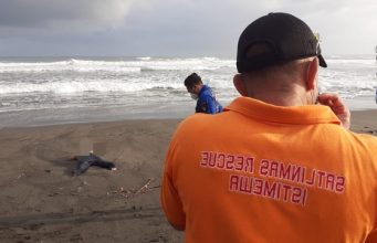 Setengah Telanjang, Mayat Emak-emak Terdampar di Pantai
