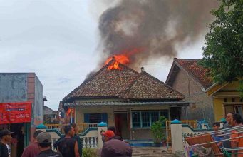 Di Tinggal Pergi Rumah Warga Desa Tajimalela Habis di Lalap si Jago Merah