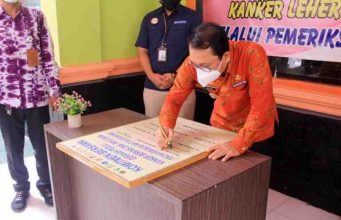 Komitmen Bersama Gerakan Peduli Kanker Serviks dan Payudara Ditandatangani Walikota Metro