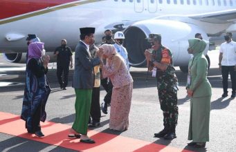 Danrem 043/Gatam Dampingi Pangdam II/Swj, Sambut Presiden Joko Widodo Di Bandara Internasional Radin Inten II Lampung