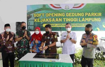 Sekdaprov Fahrizal Hadiri Soft Opening Gedung Parkir Kejaksaan Tinggi Lampung