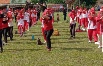 Seling Katan, Ratusan Warga Antusias Senam Bareng Ibu Winarni