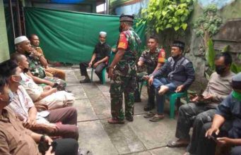 Babinsa Koramil Kedaton Melayat Kerumah Warga Binaan Yang Sedang Berduka