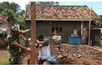 Tingkatkan Keamanan, Warga Simpur Permai Kalianda Rehap Pos Ronda