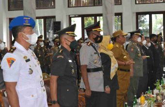 Kasiops Kasrem 043/Gatam Hadiri Penyerahan Penghargaan Karya Bhakti Peduli SATPOLPP Provinsi Lampung