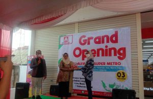 Kadis Koprasi UMKM Perindustrian kota Metro Hadiri Alfa Midi Super Grand Opening Perdana
