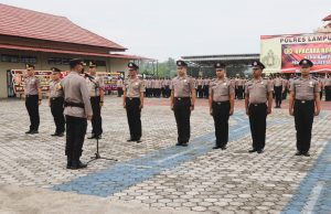 Polres Lamsel Gelar Upacara Kenaikan Pangkat 41 Personil