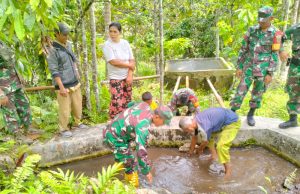 Lanjutkan Program TNI AD Manunggal, Babinsa Kodim 0421/Ls Alirkan Mata Air ke Kampung