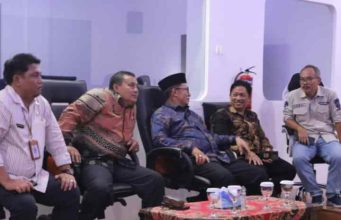 Penandatanganan Perjanjian Kerja Sama Bupati Kaur Didampingi Asestin Ekonomi