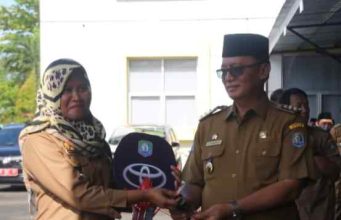 Bupati Kaur Serahkan Kendaran Operasional di 15 Kecamatan
