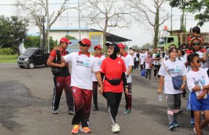 Dandim 0421/Ls Ikut Meriahkan Jalan Sehat Kementerian BUMN Di Lapangan Expo kalianda