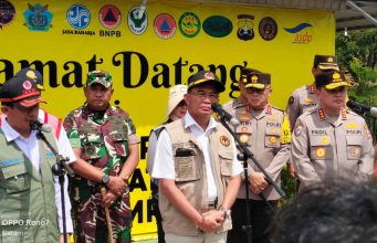 Danrem 043/Gatam Dampingi Menko PMK Pantau Arus Balik Lebaran 2023 di Pelabuhan Penyeberangan Bakauheni