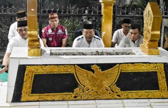 Danrem 043/Gatam Ziarah Makam Pahlawan Raden Inten II