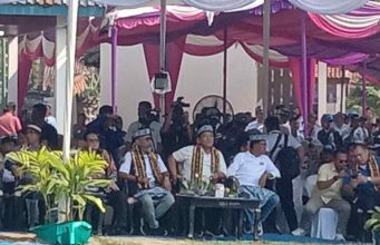 Bupati dan Ketua DPRD Pesibar Dampingi Gubernur Pembukaan Kejuaaran Surfing Tingkat Dunia