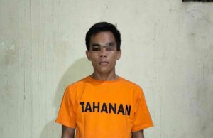 Satu Dari Tiga Terduga Pencurian di Indomaret Diantar Keluarganya Menyerahkan Diri ke Polsek Babat Toman