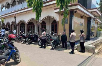 Muli Polres Metro Laksanakan Patroli Cipta Kondisi dan Pengamanan Ibadah Sholat Jumat