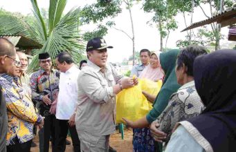 Gubernur Arinal Berdialog dan Berikan Bansos kepada Masyarakat Desa Berasan Makmur